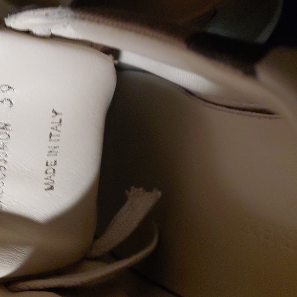 Burberry - Picture 5 of 7